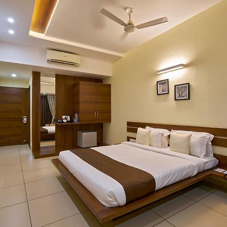 Hotel 3 Leaves Kolhapur Exterior foto