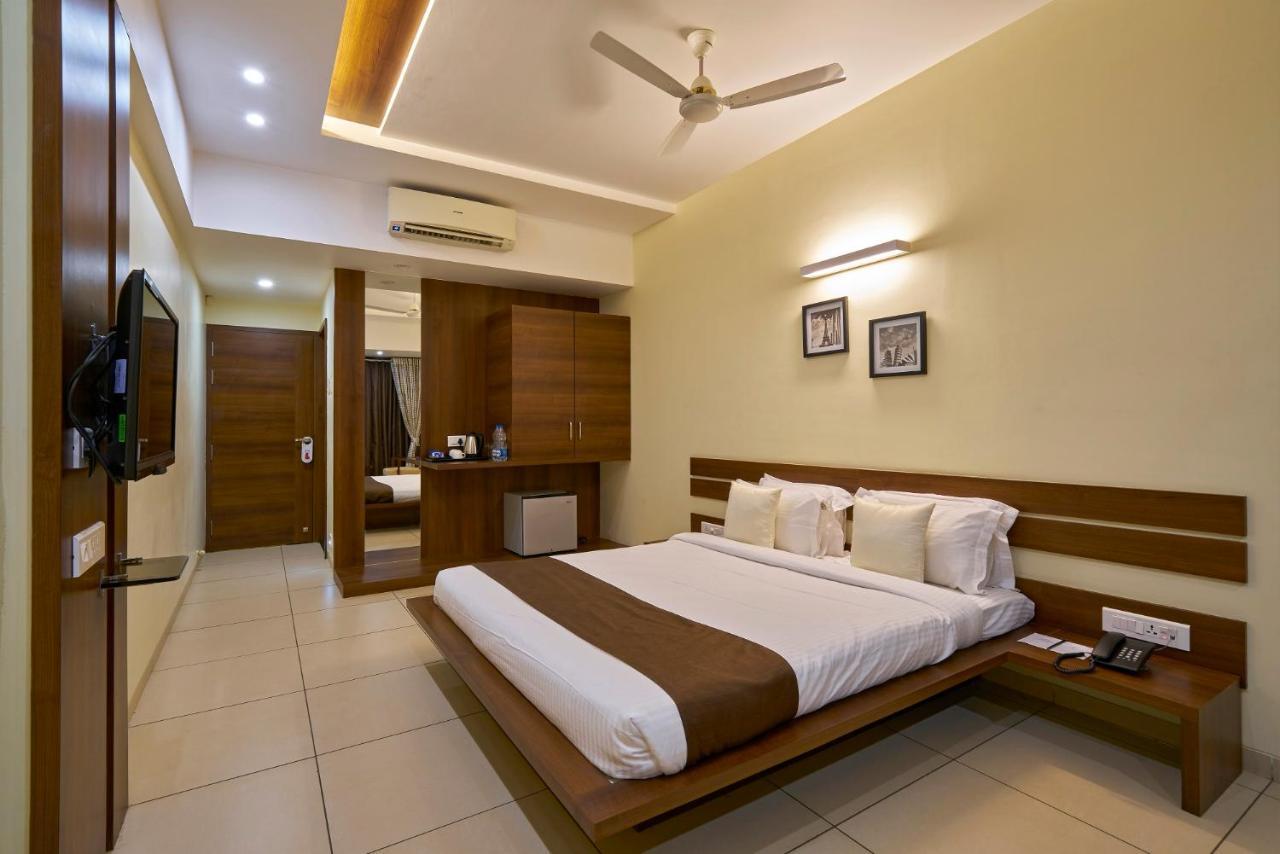 Hotel 3 Leaves Kolhapur Exterior foto