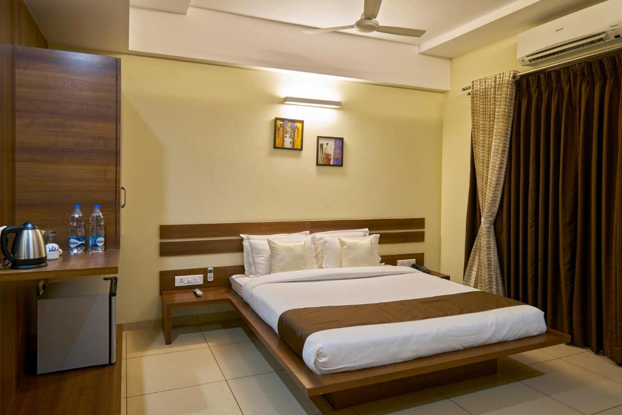 Hotel 3 Leaves Kolhapur Exterior foto