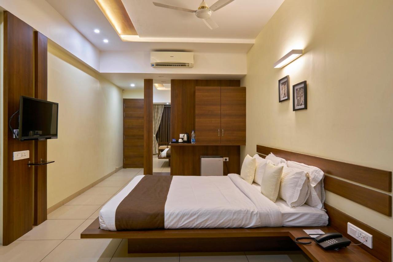 Hotel 3 Leaves Kolhapur Exterior foto